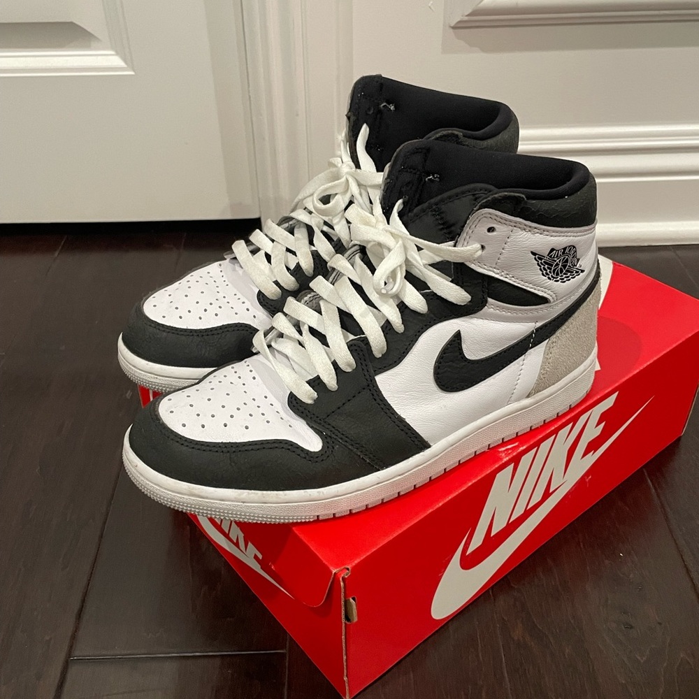 LIGHTLY worn Air Jordan 1’s size M8